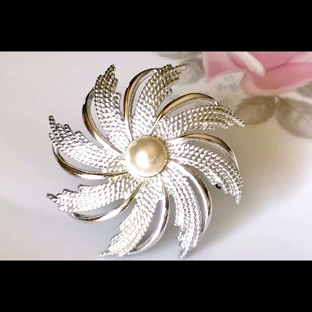 Vtg Sarah Coventry Silvery Sunburst 1960s Brooch